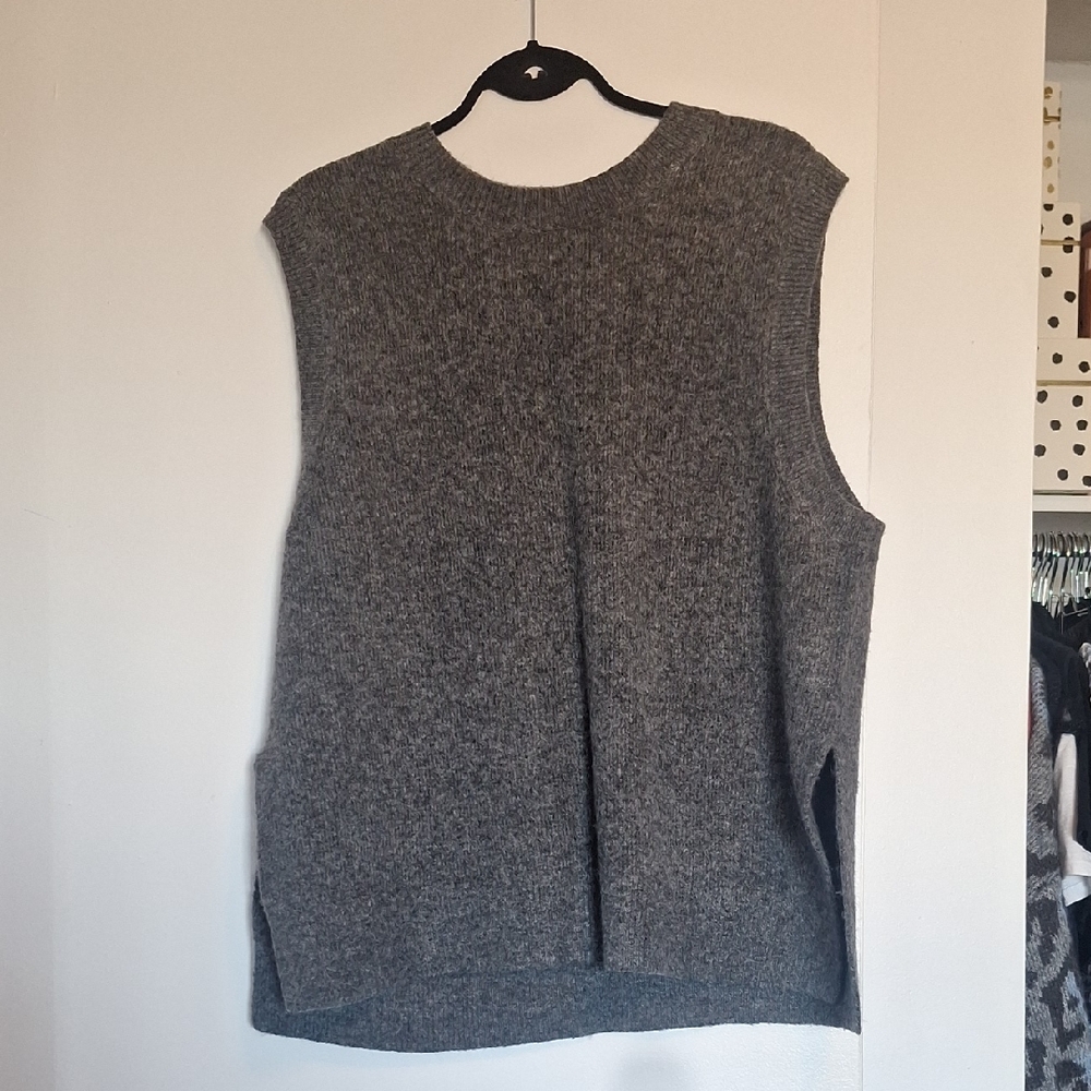 H&M Gray Sleeveless Top